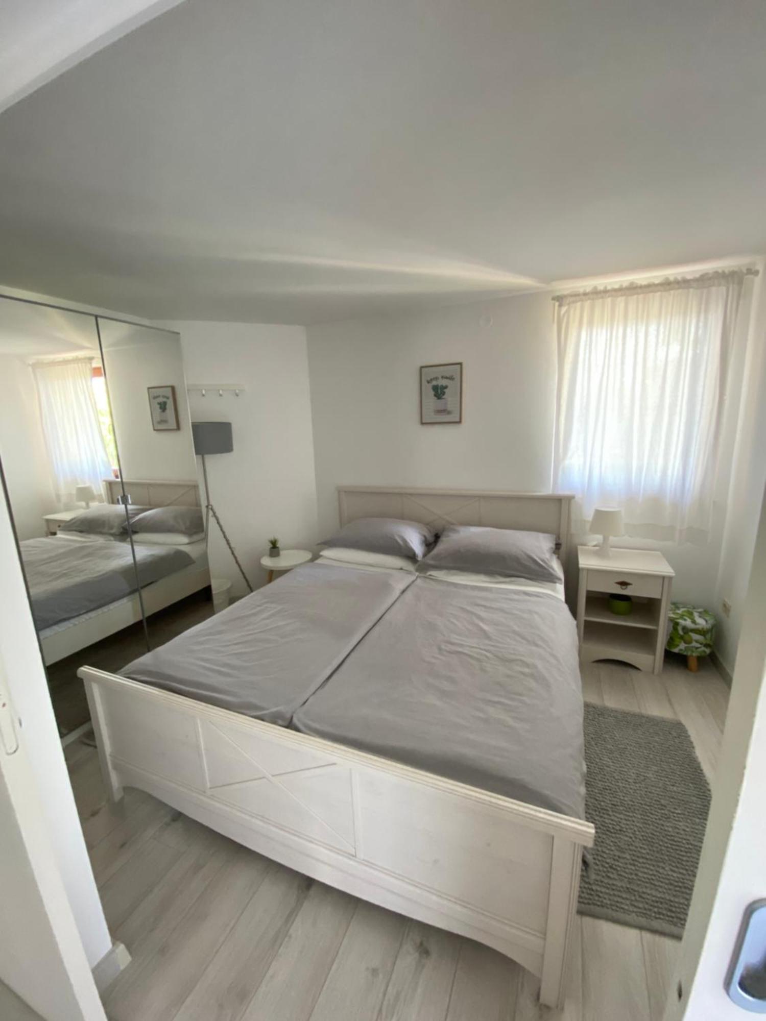Apartments Flora 1 Banjol Luaran gambar