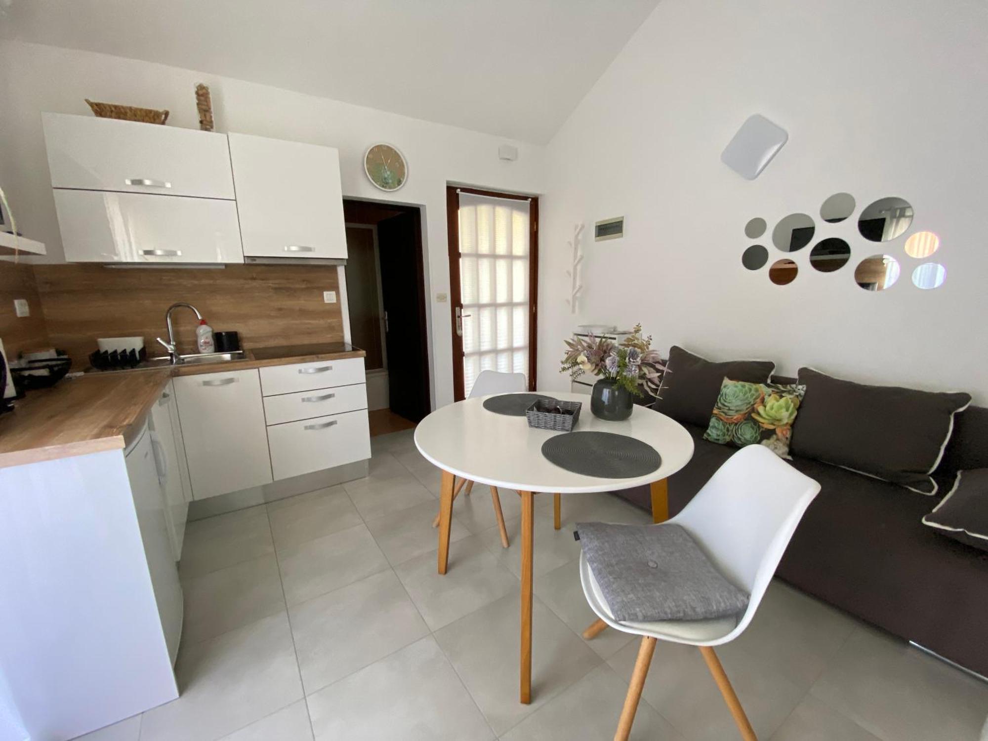 Apartments Flora 1 Banjol Luaran gambar